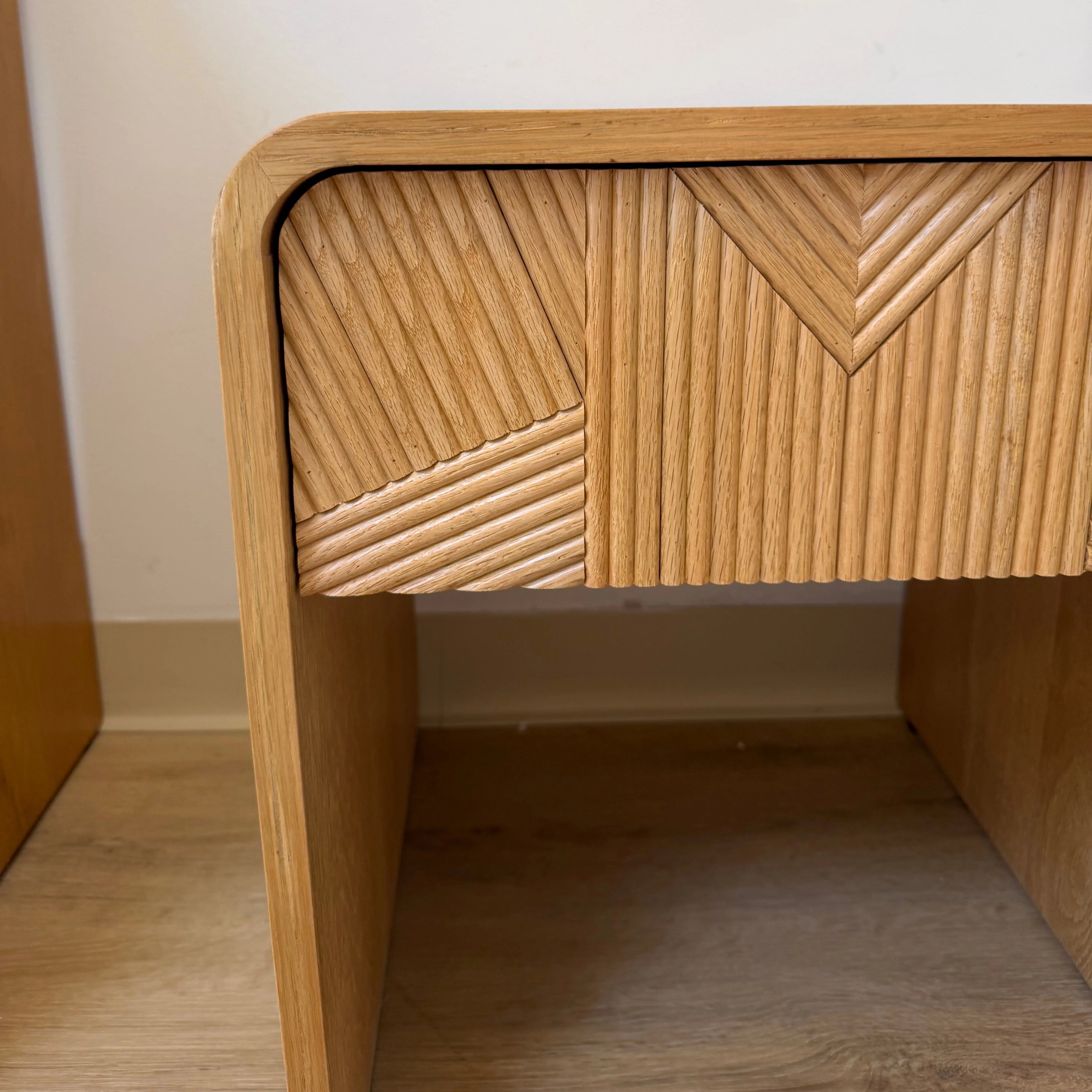 Vista Side Table White oak with sculpted slat detailing（karhyn studio sale）